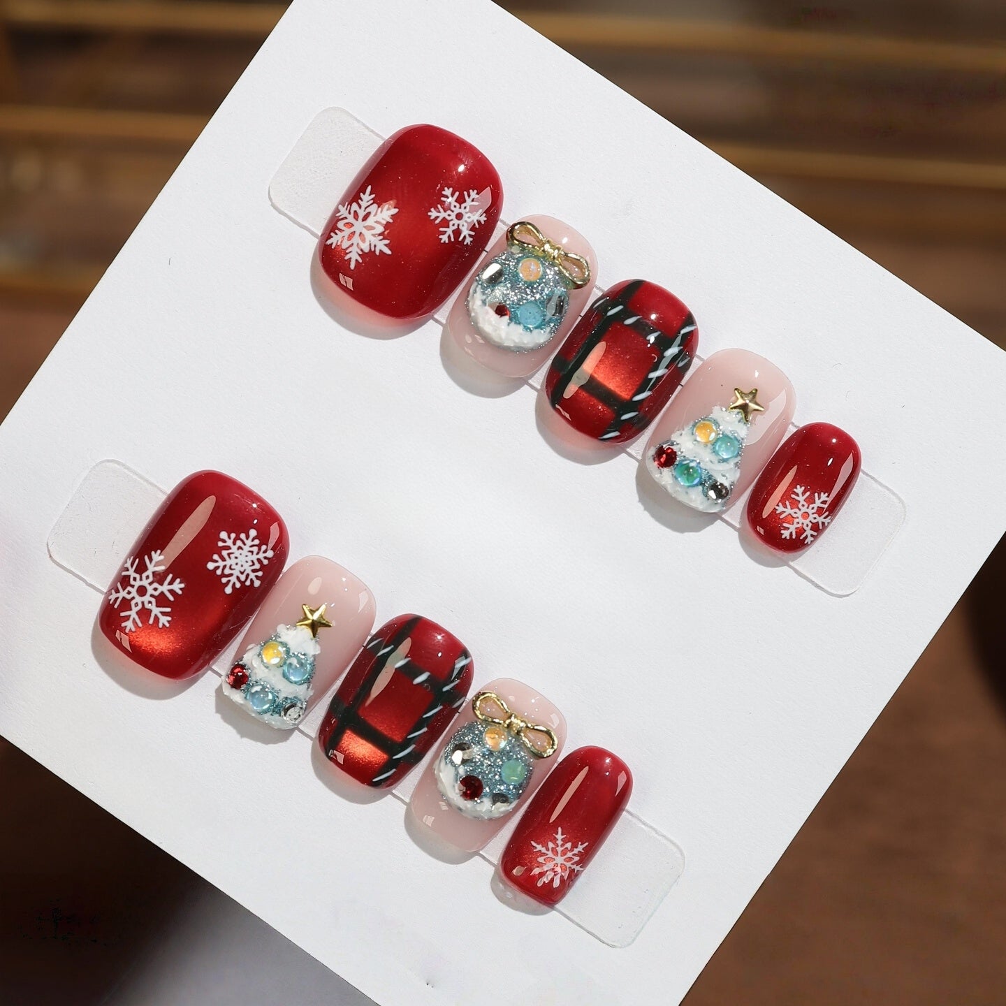 Red Cat-eye Checked Christmas Nail with Gem - Medium Square