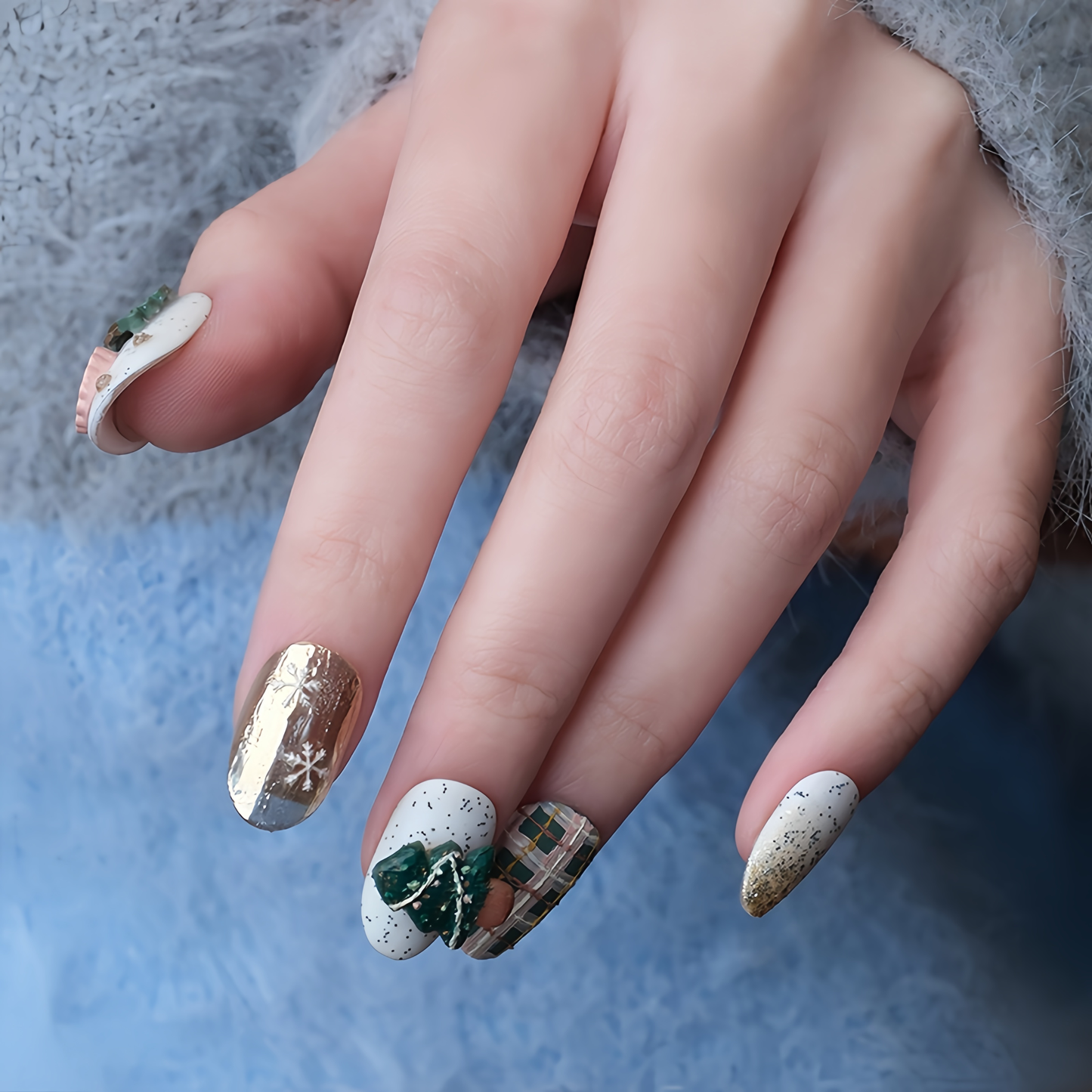 White Matte Hand-painted Cartoon Christmas Nail - Short Almond