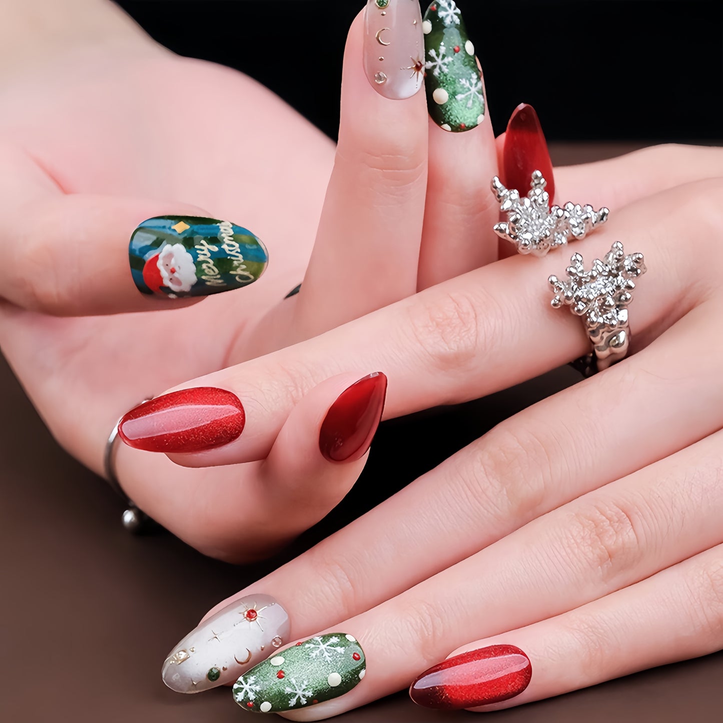 Shinny Cartoon Cat-eye Christmas Nail with Gem - Medium Almond