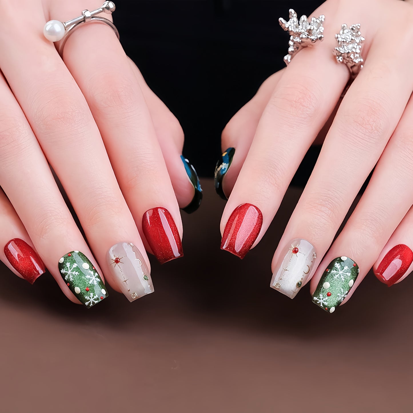 Shinny Cartoon Cat-eye Christmas Nail with Gem - Short Coffin