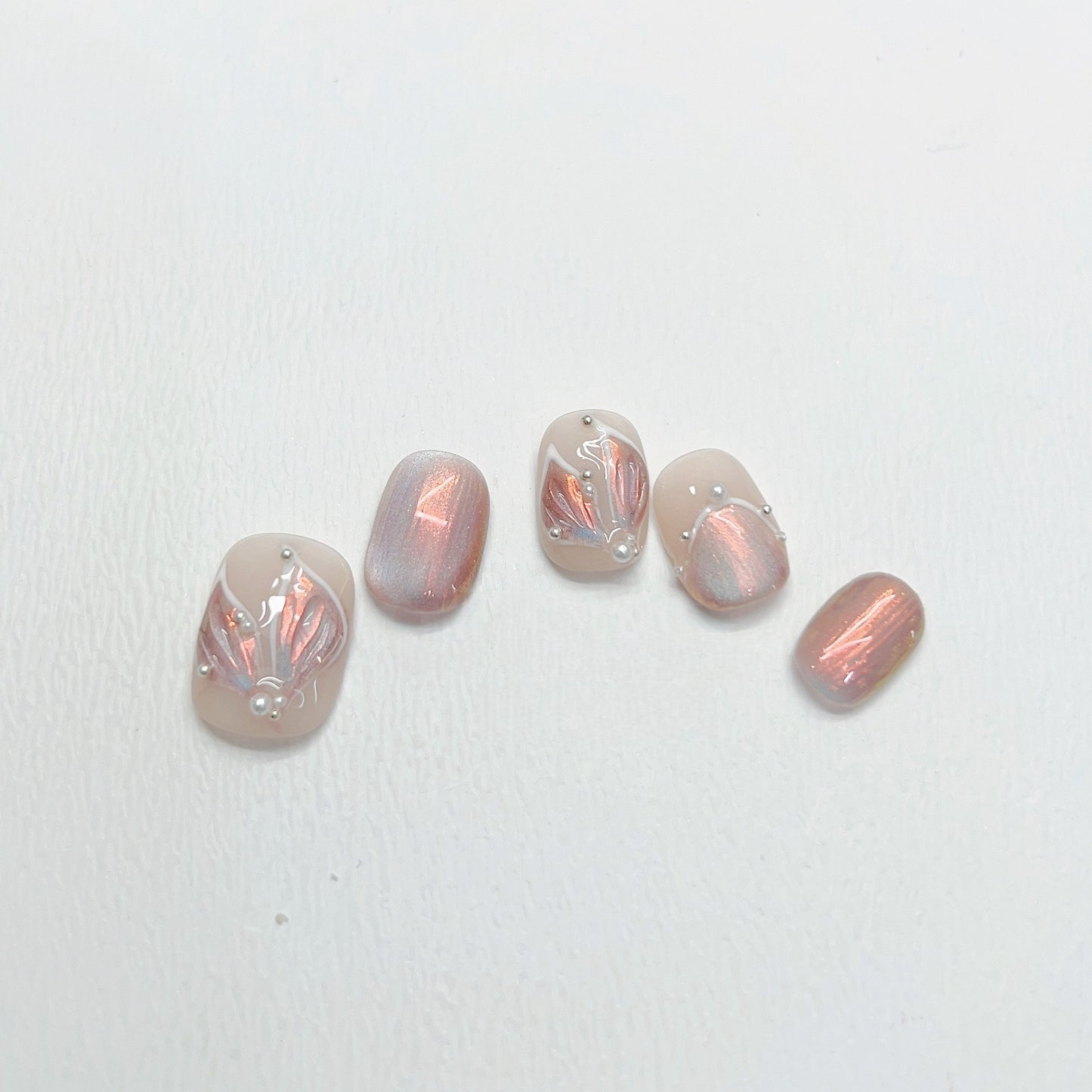 White Shell French Nail with Pearl - Medium Square/Short Almond