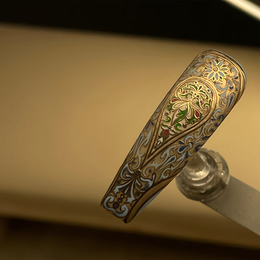 How to apply and remove my nail?