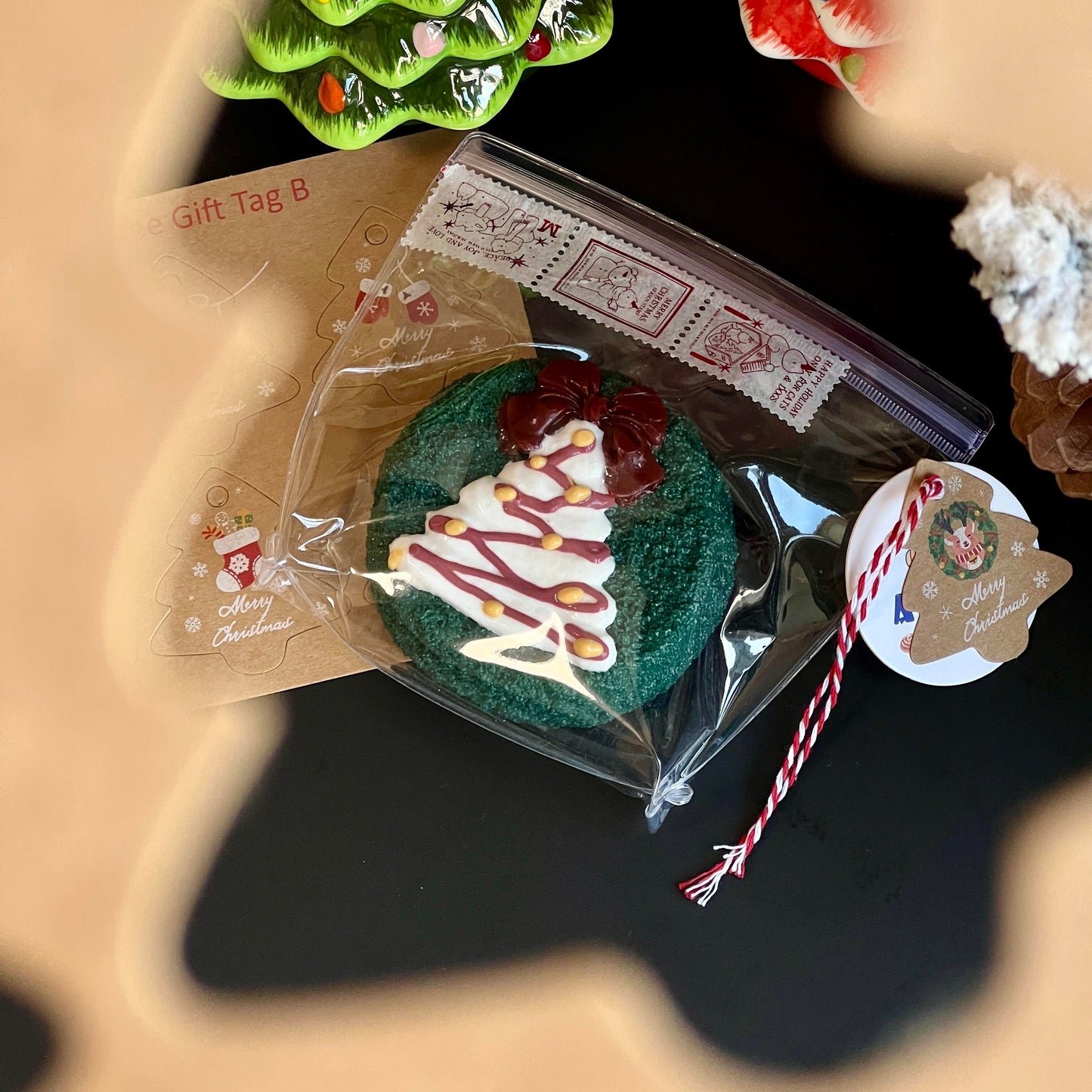 Hand-painted Christmas Tree Round Toast Squishy