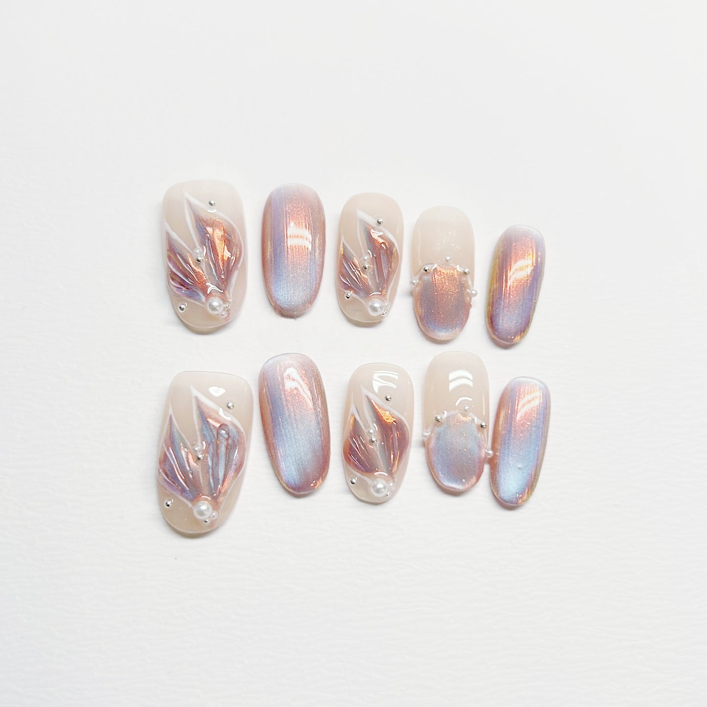 White Shell French Nail with Pearl - Medium Square/Short Almond