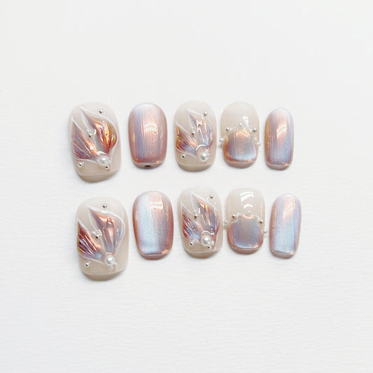 White Shell French Nail with Pearl - Medium Square/Short Almond